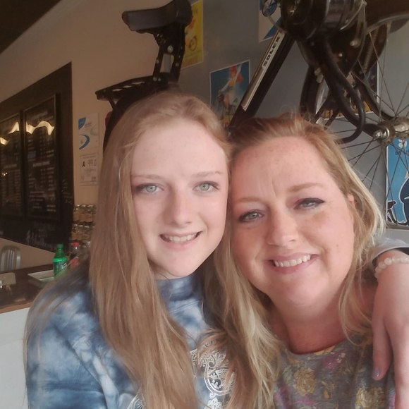 Meet your Posher, Lisa - Picture 1 of 1